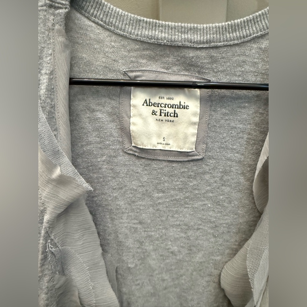Abercrombie & Fitch Gray Vintage Y2K Ruffle Cardigan - Picture 3 of 6
